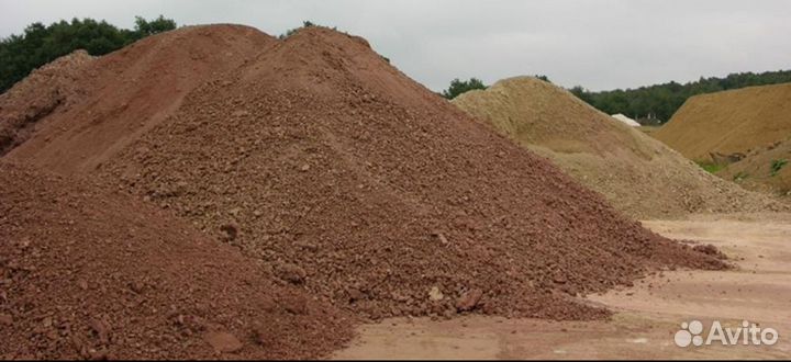 Суглинок для уплотнения цоколя и перегной куриный