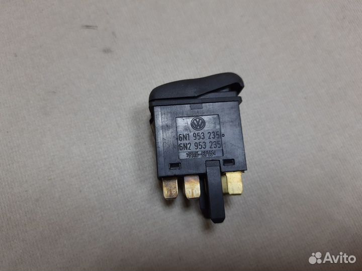 Кнопка аварийной сигнализации Volkswagen Polo 3