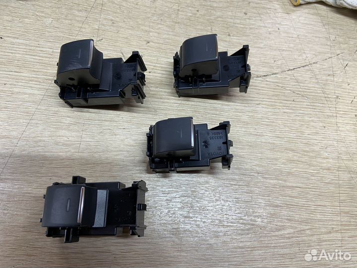 Кнопка стеклоподъемника Toyota Camry 75