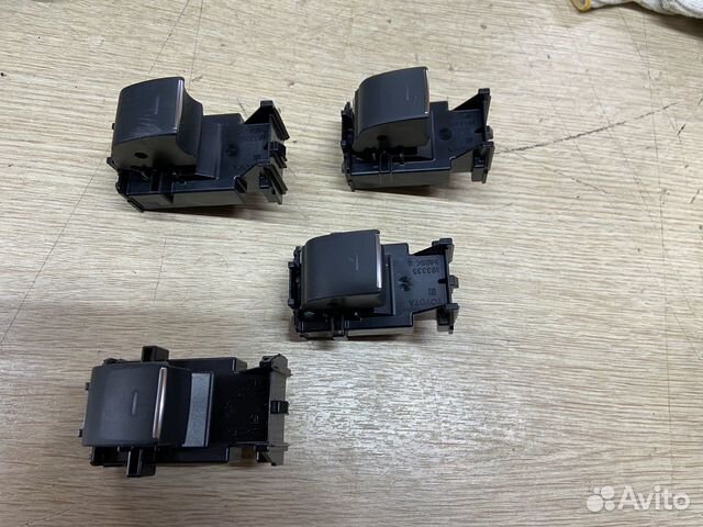 Кнопка стеклоподъемника Toyota Camry 75
