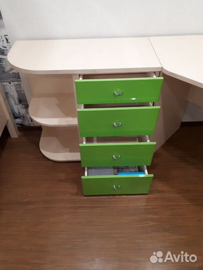 Стол, тумба, полка 