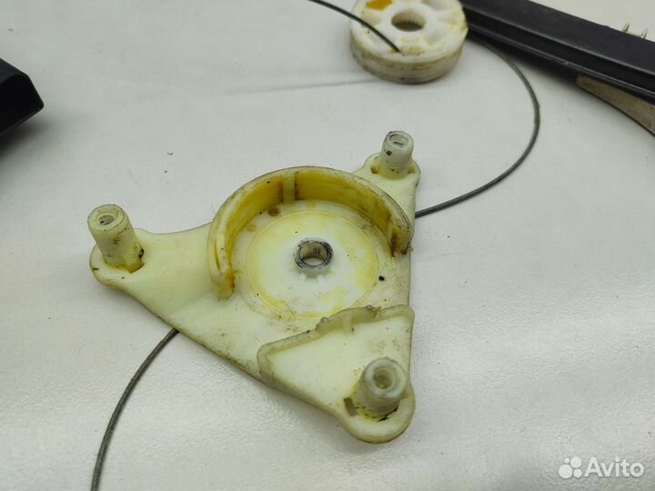 Стеклоподъемник задний правый Volkswagen Golf MK4