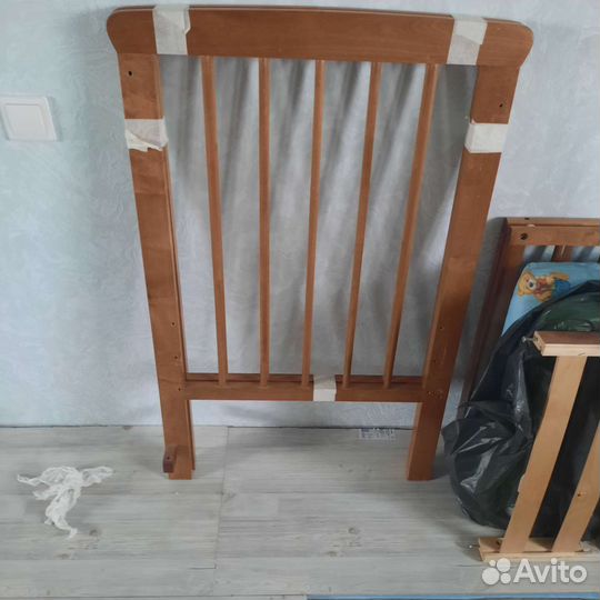 Детская кровать с бортиком и матрасом