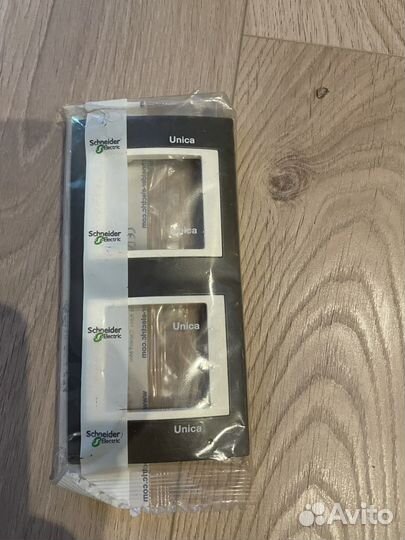 Schneider Electric MGU6.004.571 unica рамка