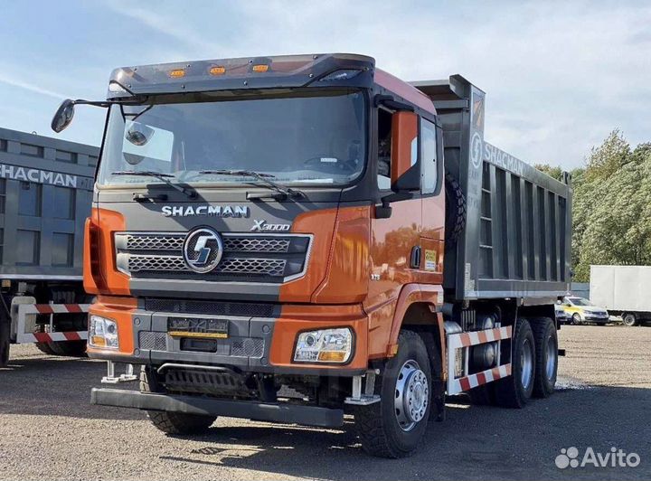 Водитель самосвала