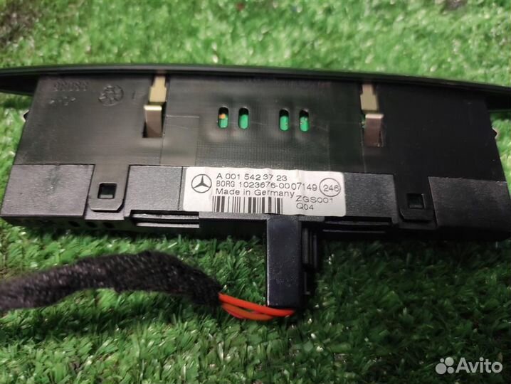 Дисплей информационный Mercedes Benz ML W164 2007