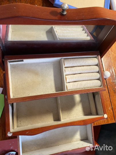 Деревянная шкатулка