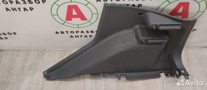 Обшивка багажника задняя правая Mitsubishi Colt