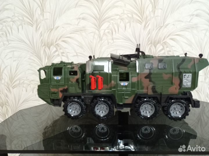 Военный тягач 