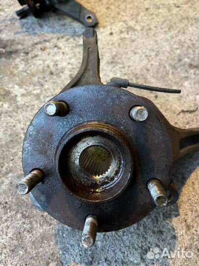 Поворотный кулак mitsubishi grandis