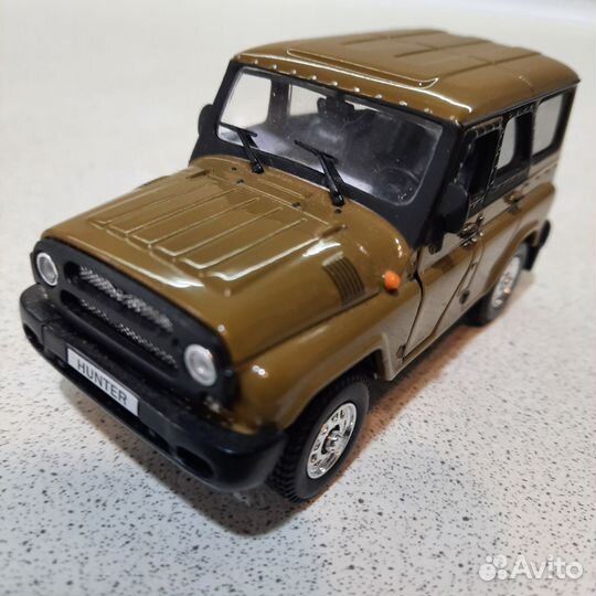 Модель автомобиля 1:43 УАЗ Hunter
