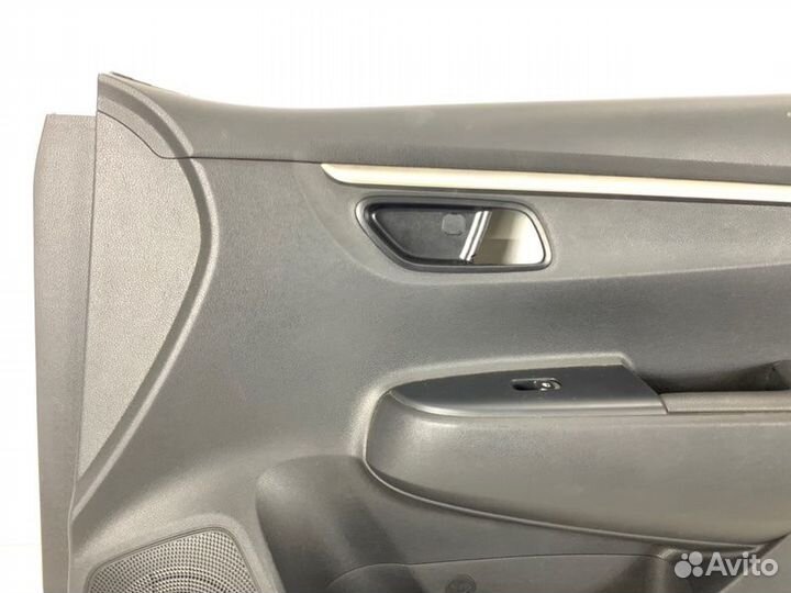 Обшивка двери передняя правая Kia Rio X-line 1.6