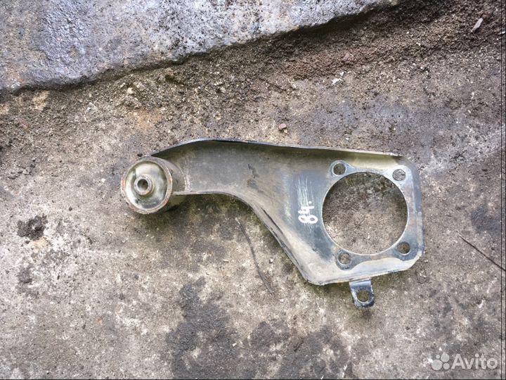 Рычаг левый крепления моста Mitsubishi Pajero 3