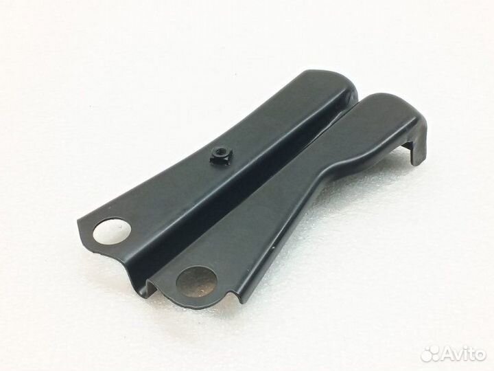 Кронштейн передней панели передний левый Audi A3