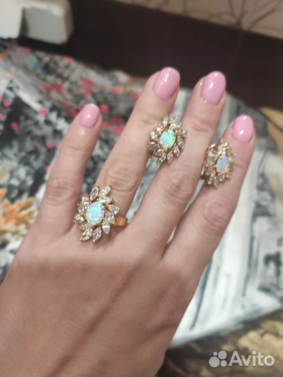 Комплект с опалами