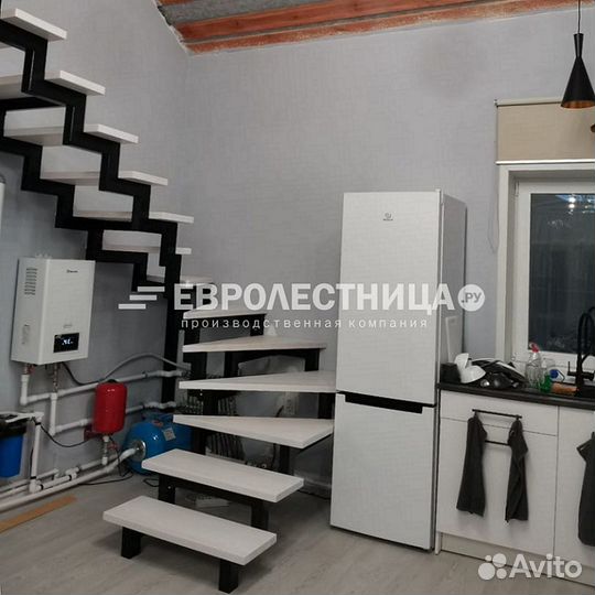 Лестница на металлическом каркасе