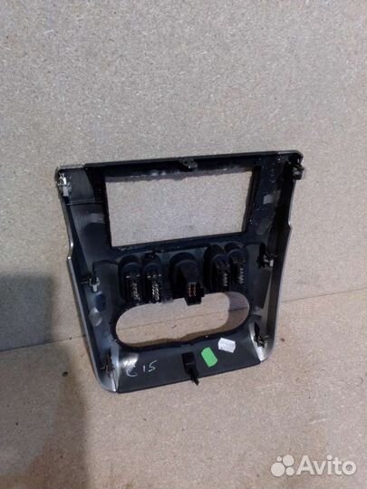 Центральная консоль магнитолы Nissan Almera G15