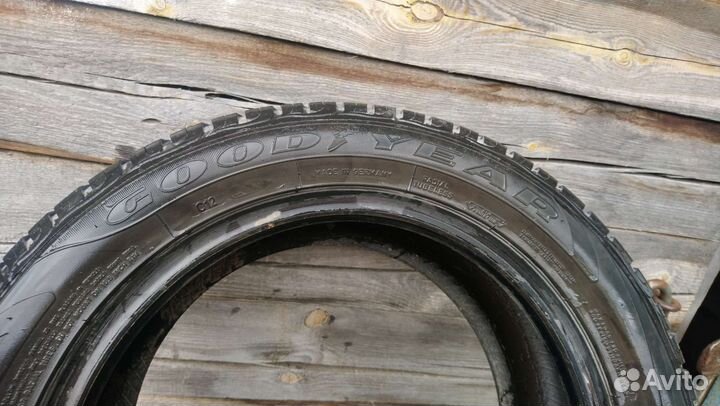 Goodyear OptiGrip 215/55 R16 97H