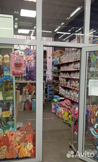 Продавец товаров для животных в Зоомагазин