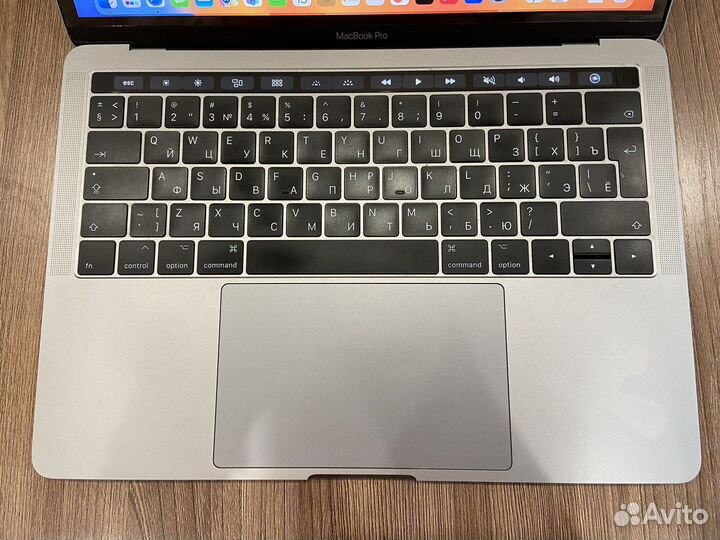 Apple MacBook Pro 13 2017 touch bar