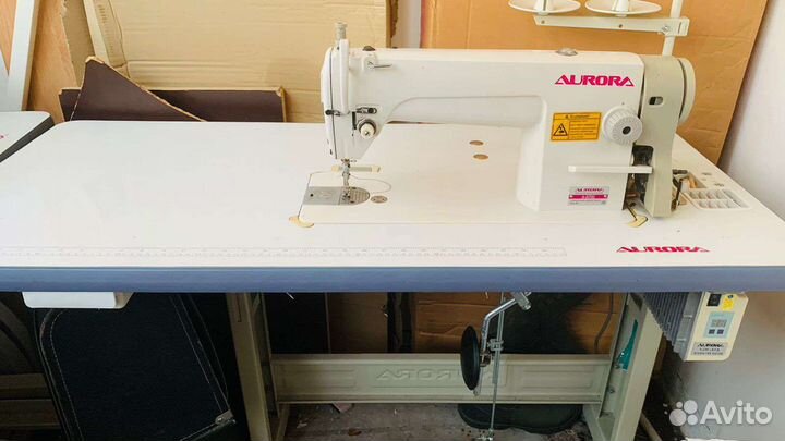 Профессиональная швейная машинка