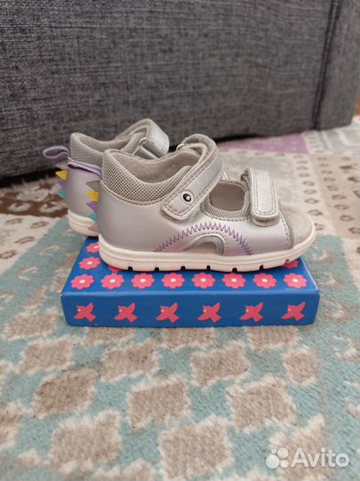 Сандалии, кроссовки детские на девочку