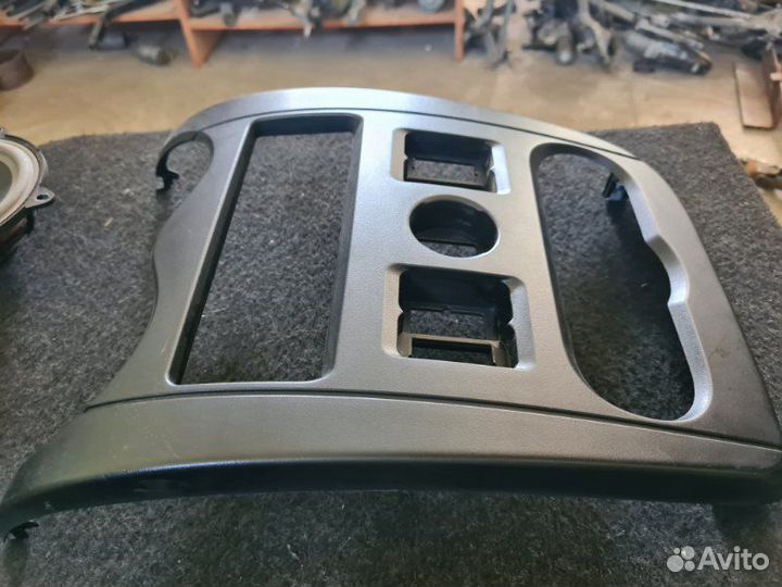 Консоль центральная LADA Largus K4M 2016