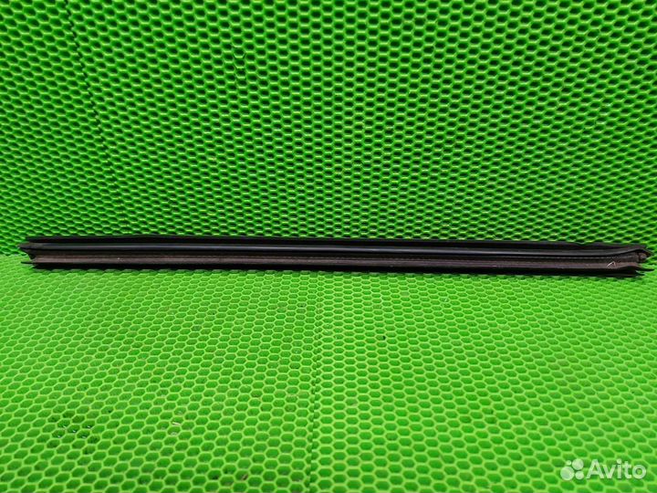 Уплотнитель двери / Уплотнительная резинка задний