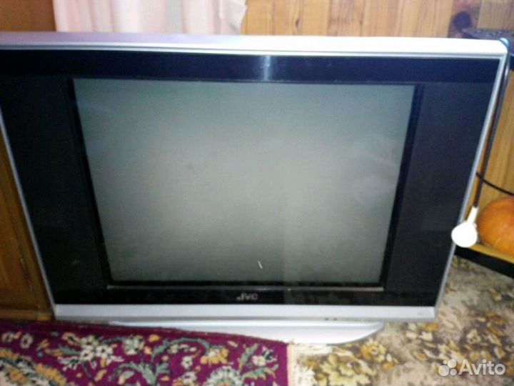 Телевизор JVS диагональ 70 см. На запчасти