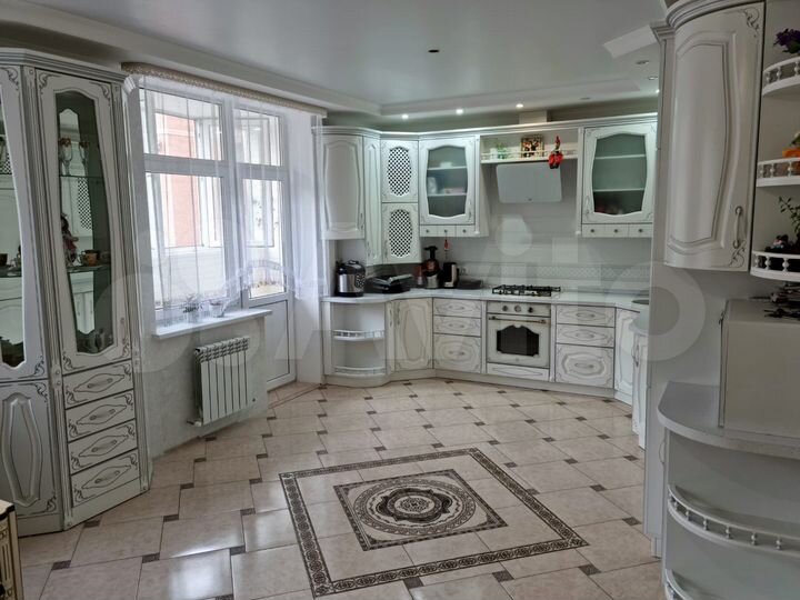 3-к. квартира, 113 м², 13/18 эт.