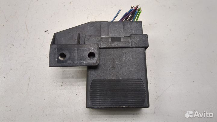 Реле бензонасоса Mercedes 124 E, 1993