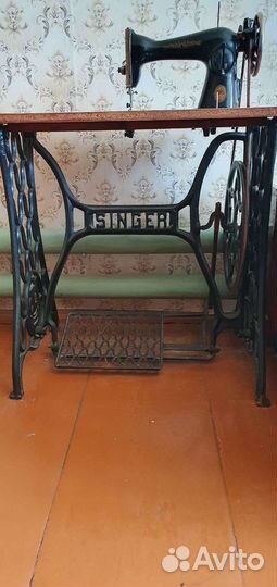 Швейная машина пмз со станиной от Singer