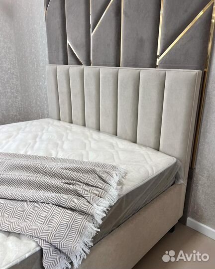 Кровать с изголовьем