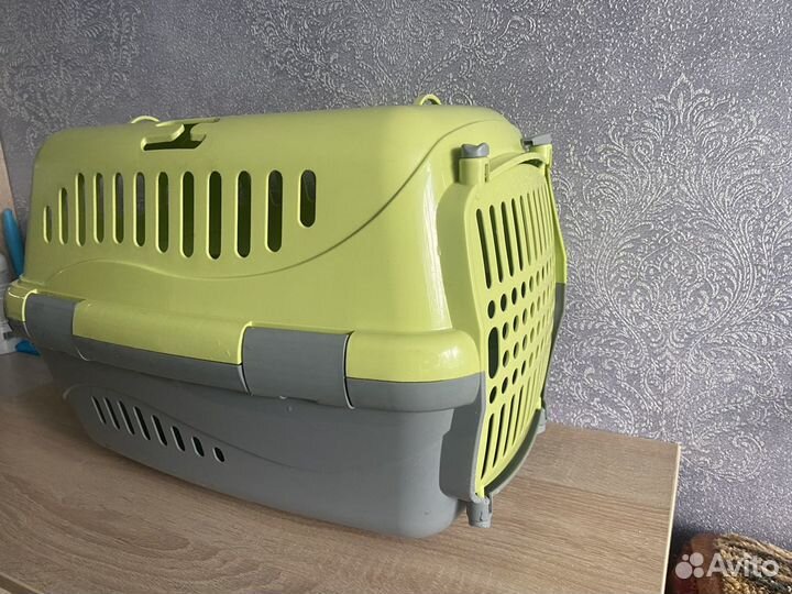 Переноска для кошек и мелких собак