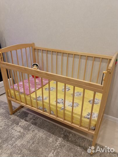 Детская кроватка с матрасом