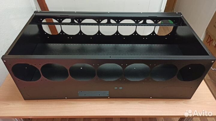 Закрытый корпус для майнинга на 12 карт