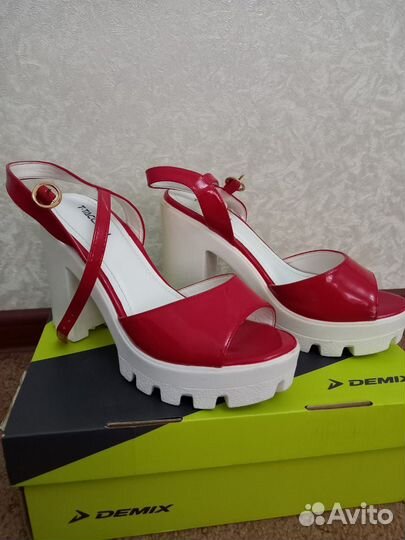 Босоножки женские