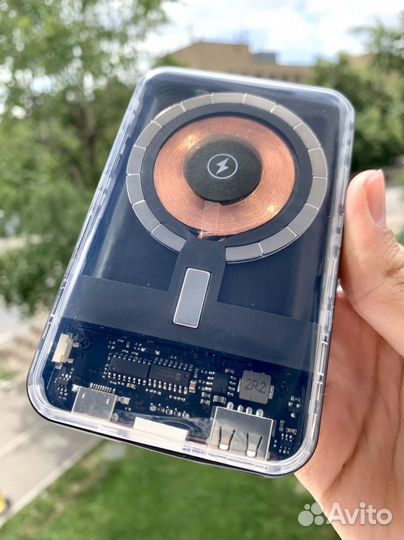 Прозрачный Power Bank с беспроводной зарядкой