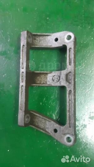 Кронштейн впускного коллектора Mazda Demio DW3W