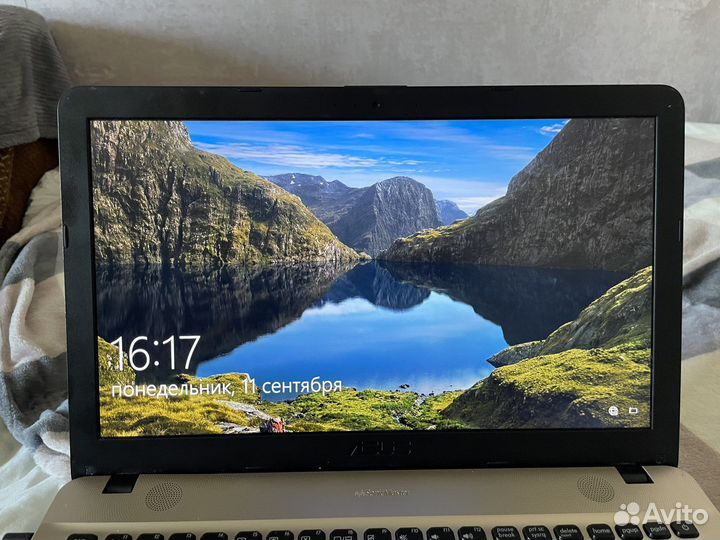 Ноутбук asus X555L