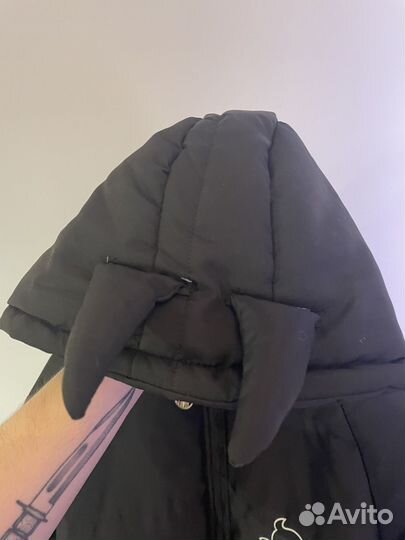 Черная зимняя куртка черта дизайнера