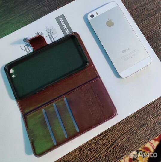 Продам чехол-книжку для телефон iPhone 5s