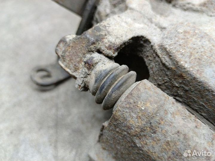 Суппорт задний правый Mitsubishi Outlander GF 2.0