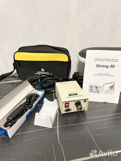 Продам все для мастера маникюра