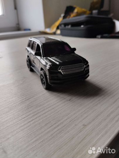 Модель автомобиля ленд курзер