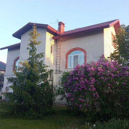 Дом 295,6 м² на участке 12 сот.