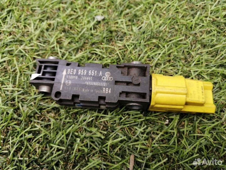 Датчик airbag Audi A4 B7