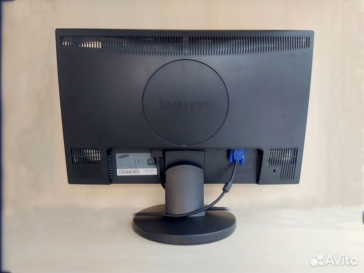 Монитор Samsung SyncMaster 2243SN