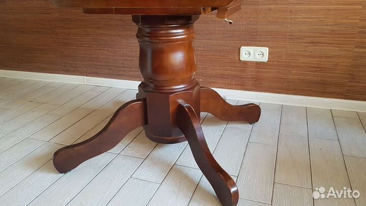 Стол обеденный