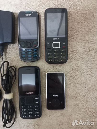 Зарядное устройство,плеер и телефоны на запчасти